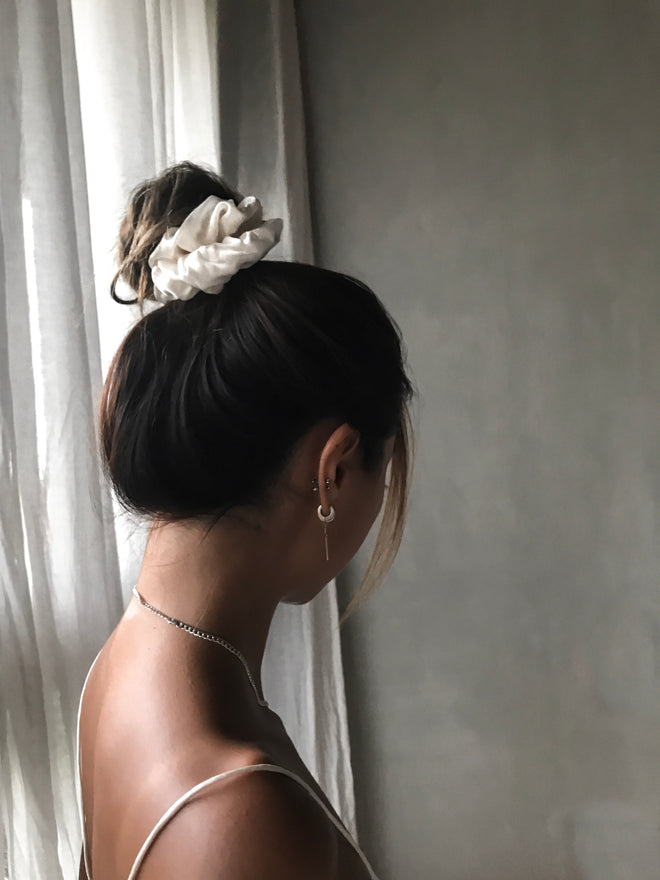 SILK SCRUNCHIE (4410061783112)